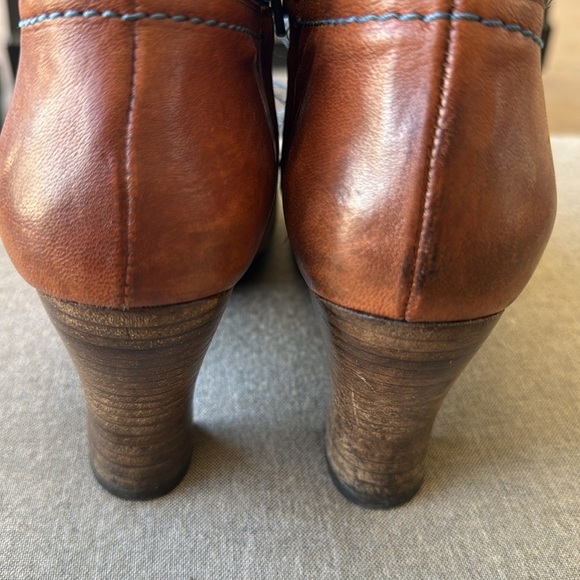 Gorgeous Gold Button Ankle Boots Made In Spain - Picture 5 of 8